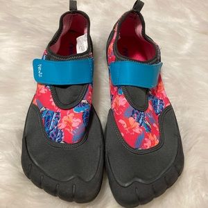 Newtz Water Beach Lake Boat Shoes women’s 9/10 neoprene tropical pattern‎ NEW